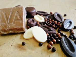 image présentation de valrhona, exposant au salon professionnel HORECALPES et leader sur le marché des chocolats